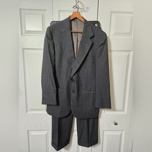 Stafford Gray Suit Jacket & Pants, Size 42 Reg Excellent Like New Condition